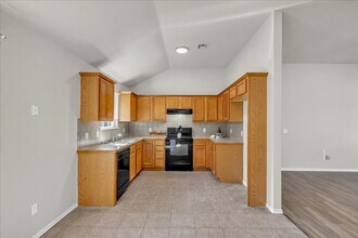 409 Apache Gate Dr in Yukon, OK - Building Photo - Building Photo