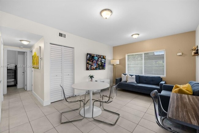 1286 NE 109th St in Miami, FL - Building Photo - Building Photo