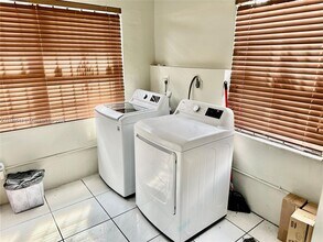 832 NW 76th St in Miami, FL - Building Photo - Building Photo