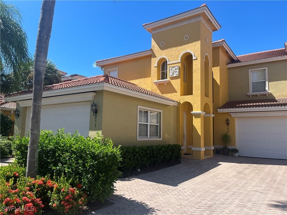 7081 San Lorenzo Ct in Ft. Myers, FL - Building Photo