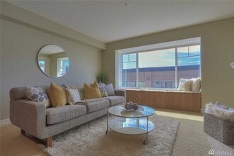 2425 33rd Ave W, Unit 202 in Seattle, WA - Building Photo - Building Photo