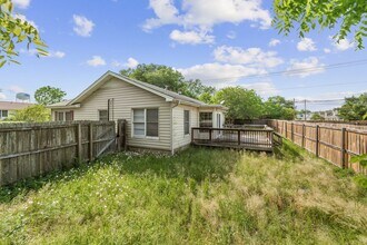 PRE-LEASING Spacious 2 Bed/1 Bath with Har in Bryan, TX - Building Photo - Building Photo