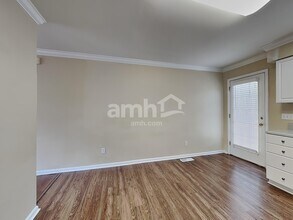 3902 Hunt Chase Ct in Greensboro, NC - Foto de edificio - Building Photo