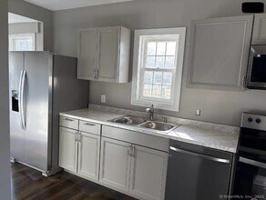 724 Middletown Ave, Unit 2 Bedroom 50-0301 in New Haven, CT - Building Photo - Building Photo