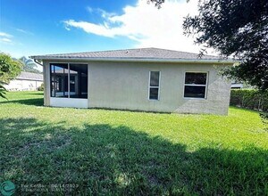 2811 Serenity Cir S in Fort Pierce, FL - Building Photo - Building Photo