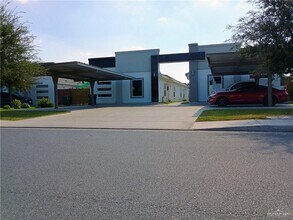 5 West Dr in Pharr, TX - Building Photo - Building Photo