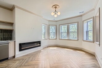 2704 W Argyle St in Chicago, IL - Building Photo - Building Photo