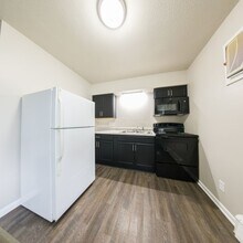 104 2nd St NW in Mitchellville, IA - Building Photo - Building Photo