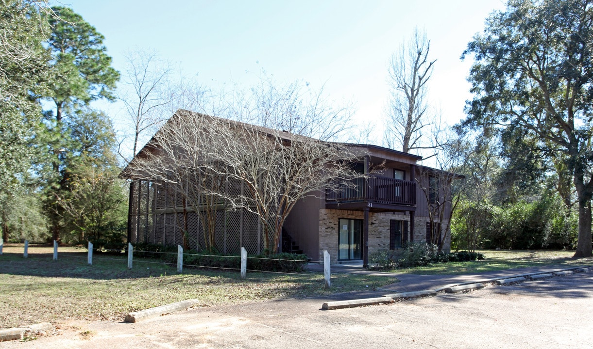 31 Burgess Rd in Pensacola, FL - Foto de edificio