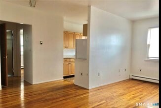 324 Strawberry Hill Ave in Norwalk, CT - Building Photo - Building Photo