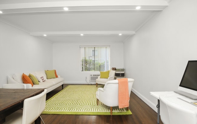 property at 1525 E Putnam Ave