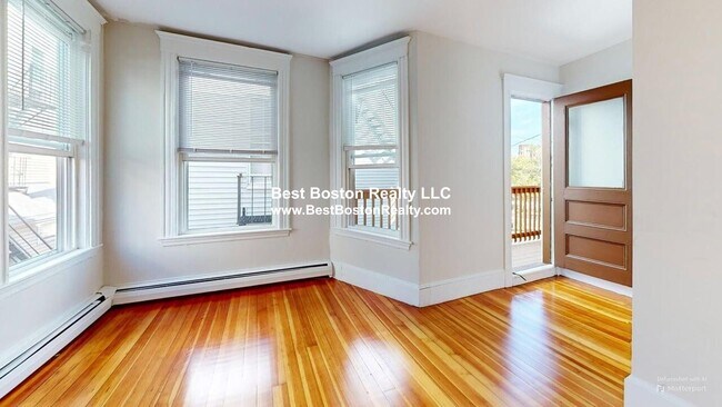 16 R Warren Ave in Somerville, MA - Building Photo - Building Photo
