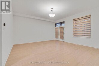 3255 Harasym Trl in Oakville, ON - Building Photo - Building Photo