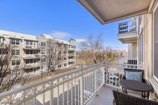 30 Freedom Way in Jersey City, NJ - Building Photo