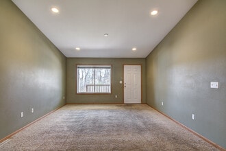 3904 London Rd in Eau Claire, WI - Foto de edificio - Building Photo