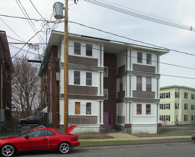 32 Lucretia Ave in Chicopee, MA - Building Photo - Building Photo