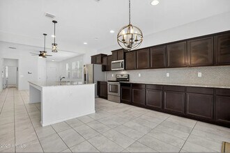 23700 W Watkins St in Buckeye, AZ - Foto de edificio - Building Photo