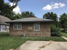 1818 Missouri St in Lawrence, KS - Building Photo