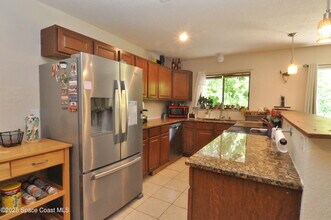 1318 Vancouver Ave SE in Palm Bay, FL - Building Photo - Building Photo