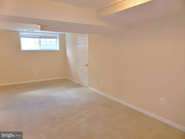 5208 Heming Ave in Springfield, VA - Building Photo - Building Photo