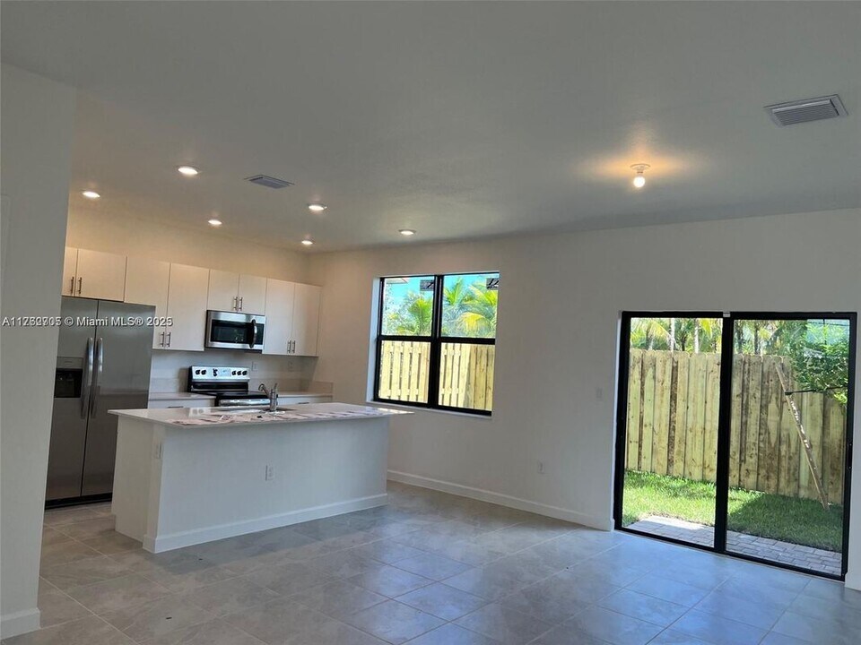 9950 SW 231st Ln in Cutler Bay, FL - Building Photo