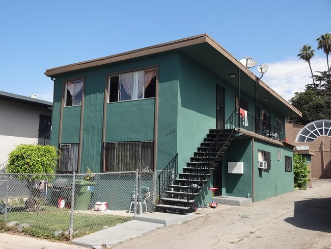 3853 Montclair St in Los Angeles, CA - Building Photo - Building Photo