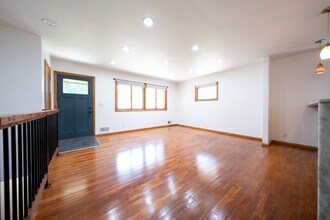 10130 Fremont Ave S in Minneapolis, MN - Building Photo - Building Photo