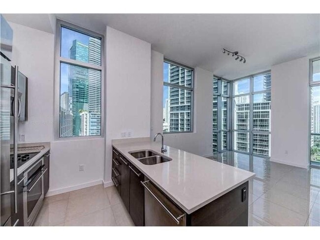500 Brickell Ave, Unit 1101 in Miami, FL - Building Photo - Building Photo