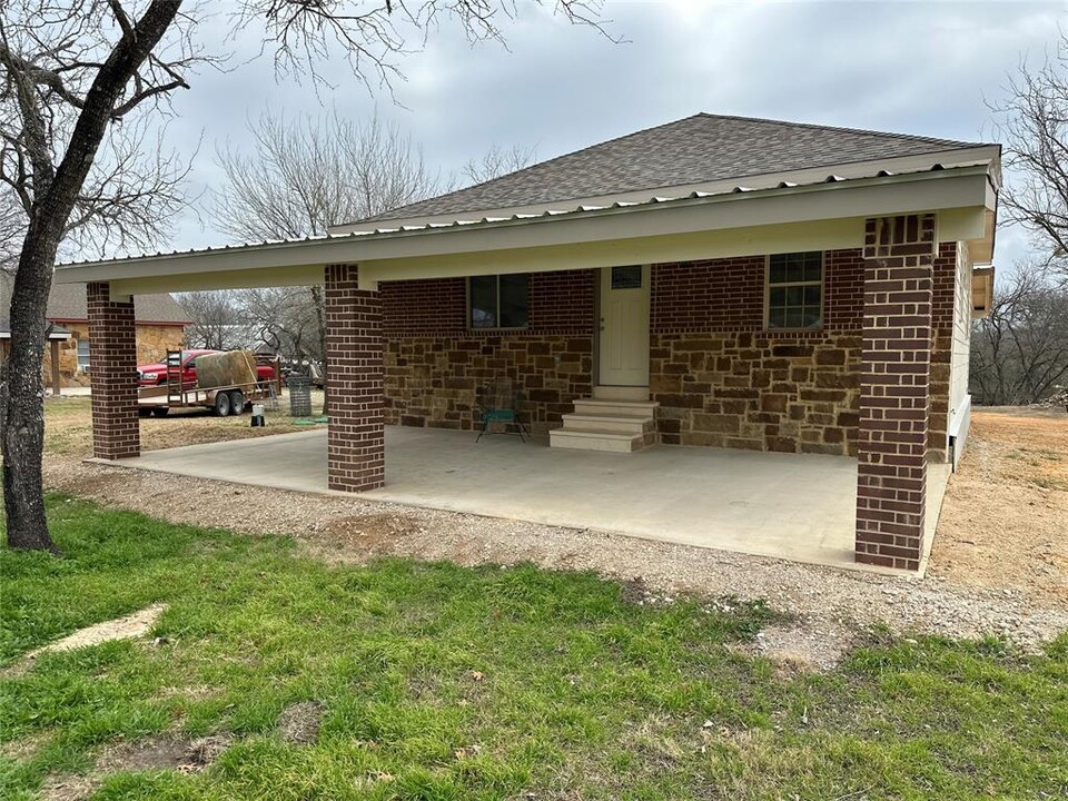 3906 Lytton Ln in Dale, TX - Building Photo