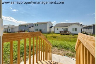 519 Elizabeth Ln NW in Bondurant, IA - Building Photo - Building Photo