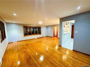 2791 N Forest Rd in Getzville, NY - Building Photo - Building Photo