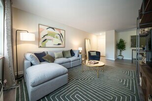 Waters House Apartments in Grand Rapids, MI - Building Photo