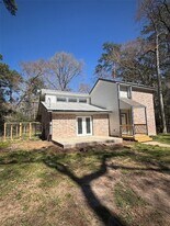 18746 Mink Lake Dr in Magnolia, TX - Building Photo