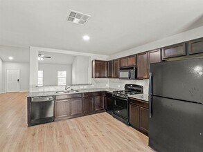303 Camellia Dr in Hutto, TX - Building Photo - Building Photo