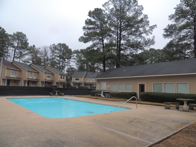 1209 Huntsman Ct in Fayetteville, NC - Building Photo - Building Photo