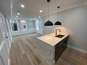 300 Somerville Ave in Somerville, MA - Foto de edificio - Building Photo