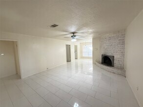 12023 Sagecliff Dr in Houston, TX - Building Photo - Building Photo