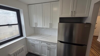 165 Vroom St, Unit 2J in Jersey City, NJ - Building Photo - Building Photo