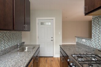 2905 N Mildred Ave in Chicago, IL - Building Photo - Building Photo