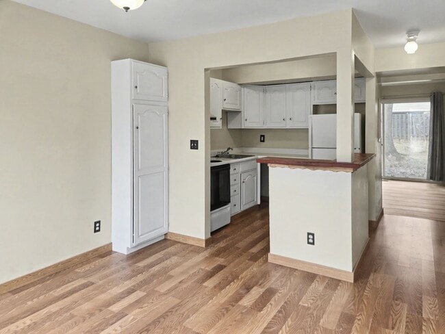 3510 Kenbrooke Ct in Kalamazoo, MI - Building Photo - Building Photo