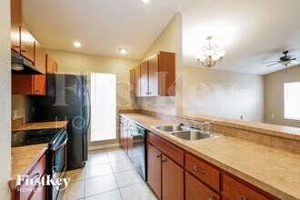 1104 Old Mossy Ct in Plant City, FL - Foto de edificio - Building Photo