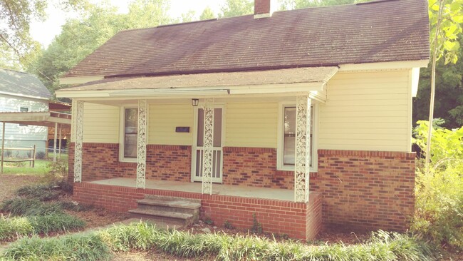 property at 621 N Mountain St