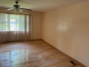 2N470 Lloyd Ave in Lombard, IL - Building Photo - Building Photo
