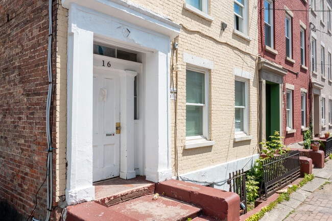 16-22 Trinity Pl in Albany, NY - Building Photo - Building Photo