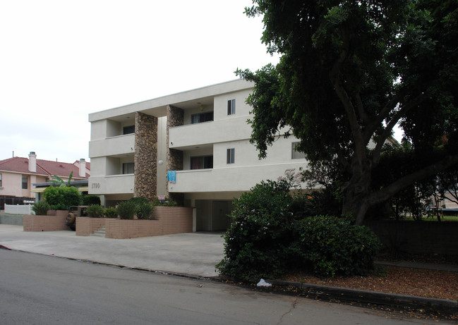 Tiffany Apartments in San Diego, CA - Building Photo - Building Photo