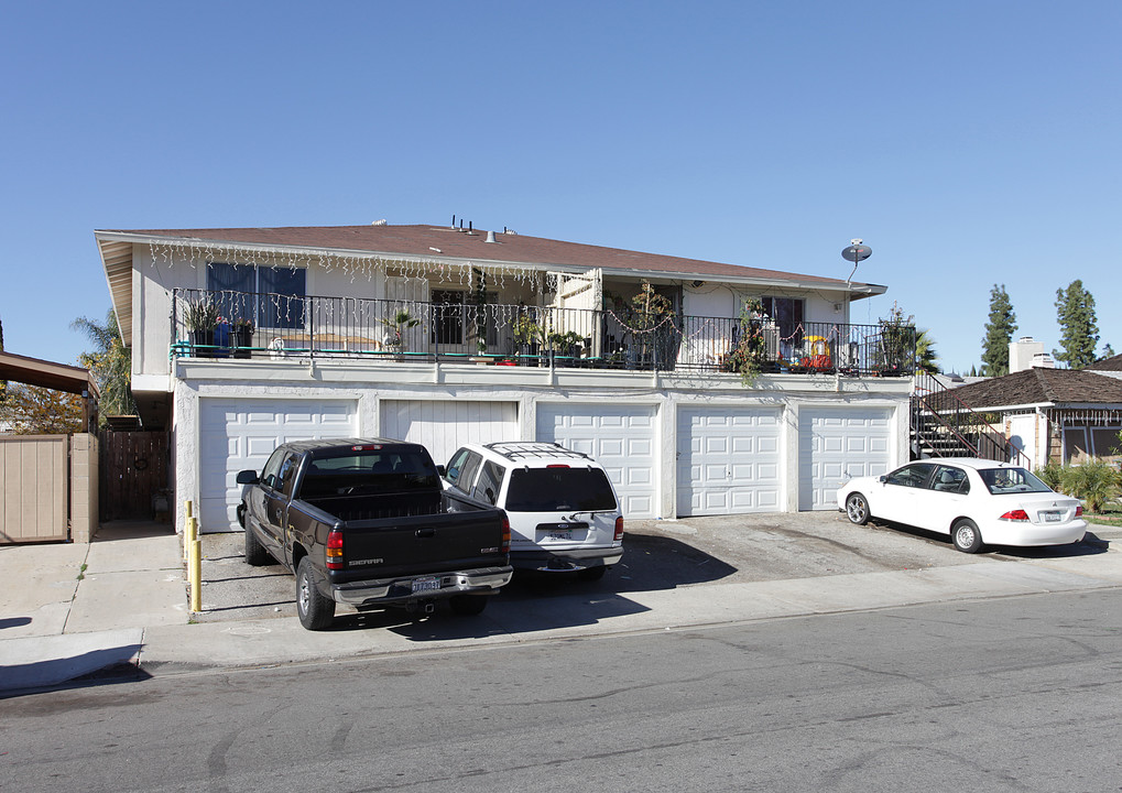 705 Quail Dr in Lake Elsinore, CA - Foto de edificio