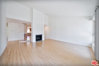 19515 Rinaldi St in Los Angeles, CA - Building Photo - Building Photo