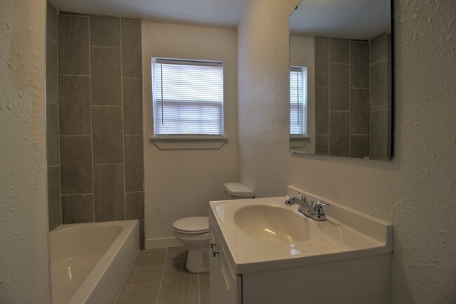 1004 NE 19th St in Oklahoma City, OK - Building Photo - Building Photo