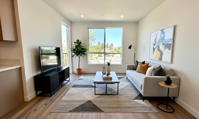 12136 Vanowen St in Los Angeles, CA - Building Photo - Building Photo