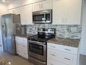 7347 Barragan Rd in Ft. Myers, FL - Foto de edificio - Building Photo